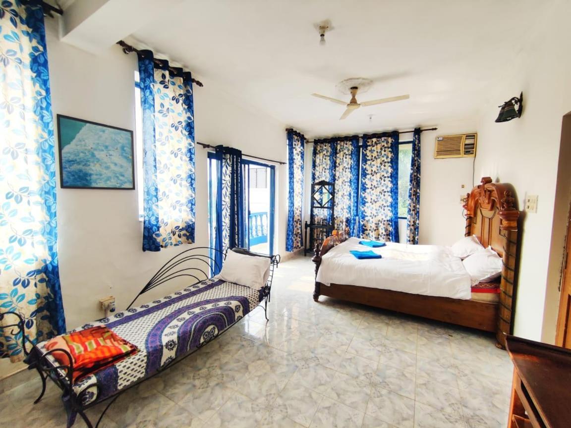 Amazing Hilltop 4 Bhk Villa With Private Pool Near แคนโดลิม ภายนอก รูปภาพ